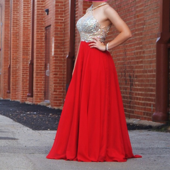 Red beaded prom dress 💃 - Picture 4 of 7